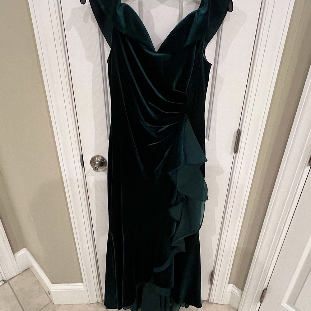 Adrianna Papell emerald green dress. Worn once.